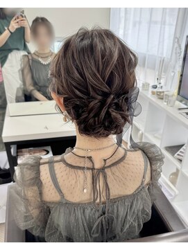 オウン(AUN) ルーズシニヨン