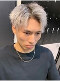 センターアップバング/メンズカット/ホワイトシルバー/ブリーチ