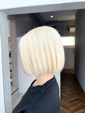 アドネ プライム(adne prime) ホワイトブロンド/ホワイト/丸みボブ