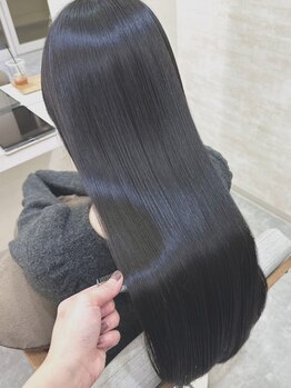 ウタ(Uta)の写真/オススメの《髪質改善トリートメント》は髪を柔らかくし、1本1本サラサラな手触り抜群の美髪スタイルに