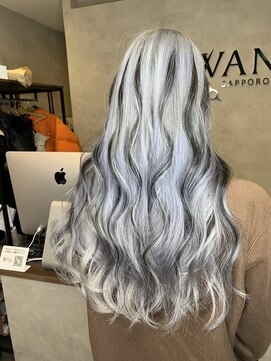 バズ サッポロ バイ フィーネ(BuzZ sapporo by Fi-Ne) ホワイト＆ブラウン化学グループ