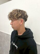 ロッカ(ROCCA) フェザーパーマツイストスパイラル×フェード