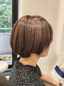 アンベリールフルー(EMBELLIR fleur) トップのハイライトで叶える、大人の上質ショートボブ