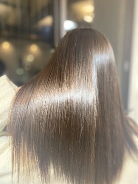 ストレートパーマ専門店 ビタミナポストマン 艶ツヤロングヘアー