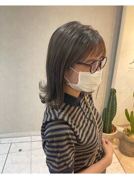 ニール(Neale.) カーキグレージュ