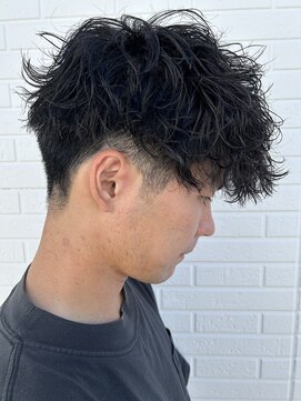 ヒュイル バイ ニアウ(Hwyl by Niau) メンズマッシュパーマ波巻スパイラルパーマニュアンスパーマ