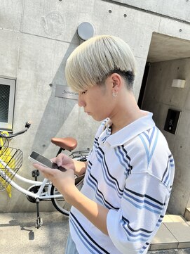 アイズ 海老名(AIZU) ナチュラルマッシュ ブロンド ハイトーン ブリーチ カラー 眉毛