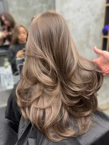 エッセンザ 梅田(ESSENZA)&nbsp;海外レイヤー　ミルクティーベージュ