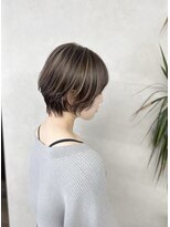アムドット(Amu.) ショートヘアショートボブカットハイライトメッシュ本郷台大船