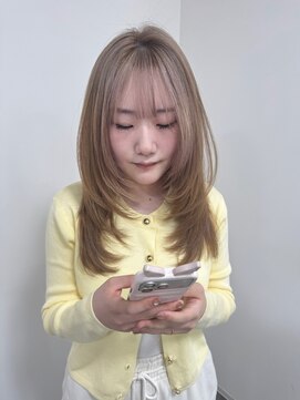 ビーグレイスヒロミ(be Grace HIROMI) シルバーベージュカラー×20代韓国レイヤースタイル