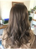 透明感のあるグレージュ♪