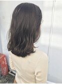 落ち着き暗髪スモーキーアッシュ無造作ウェーブロング