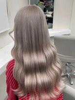 ベレーザ 渋谷(BELEZA) 17511全頭ブリーチバタフライカットシルバーベージュアッシュ