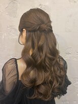 エフェ(effet) 大きめカールのハーフアップ