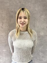 《スタイリストNoa》レイヤーカット、ハイトーンカラーfashionに溶け込むヘアスタイルをご提案します♪