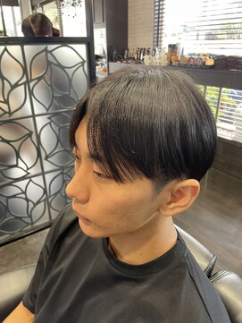 ヒロザバーバー(HIRO THE BARBER) センターパートマッシュ