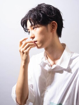 ニーイチイチ(211) 似合わせカットイメチェン/センターパート/サーフカール