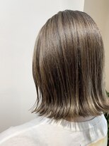 リアン(Lien)&nbsp;Lien☆ハイライトカラー×フォギーベージュ×耳かけボブ