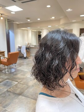 ヘアースパパズ(hairspaPAZ) センターパートサーフカール緩めシャドウパーマフェード　PAZ