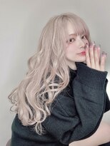 ヴィア(Via)&nbsp;ホワイトベージュ/ケアブリーチ/ダブルカラー/ロング/ハイトーン