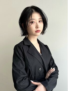 ヴェイン 渋谷(vain) レイヤーカット　くびれミディ　センターパート　インナーカラー