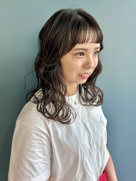 シロ(ciLo) パーマ風ミディアム × ダークグレージュ