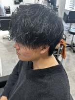 ヒュイル バイ ニアウ(Hwyl by Niau) メンズマッシュ波巻パーマツイストスパイラルパーマ刈り上げ