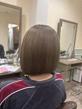 コンフィー(comfy) 『shouki』ホワイトブロンド　ミニウルフ　髪質改善