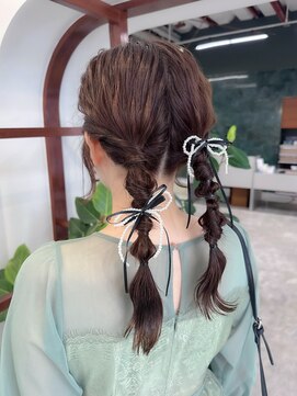 ソピ バイ インビテーション(sopi by invitation) 結婚式二次会アレンジ ツインヘア リボンアレンジ 編みおろし