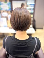 トレセッテ(tre sette)&nbsp;ベージュブラウンカラー/前下りボブスタイル