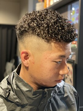 バーバー スタジオ ラフテル(Barber Studio RAFTEL) ショートアフロ