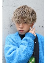 ネイビー(NAVY)&nbsp;波巻きパーマツイストスパイラルマッシュハイライト刈り上げ