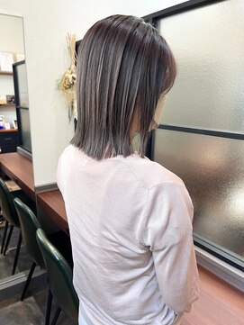 プチメゾントウキョウ(Petit Maison Tokyo) シルバーカラー_シャドールーツ_切りっぱなしボブ