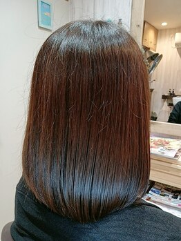 ククナ(kukuna)の写真/薬剤に含まれるアルカリ・過酸化水素などを分解し、髪・頭皮のダメージを抑えるトリートメントをご用意。