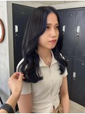 ミディアムヘア、フェイスフレーミング、ネイビー