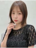 グレージュ暗めカラー大人かわいい外ハネボブシースルーバング