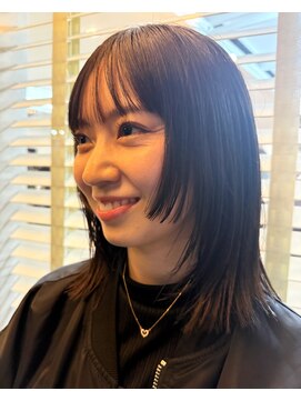 ミディアムストレート/黒髪/縮毛矯正/前髪カット