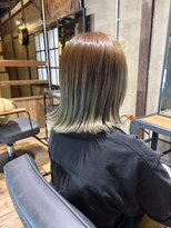 セッション(SESSION)&nbsp;毛先グリーンが映える切りっぱなしボブ