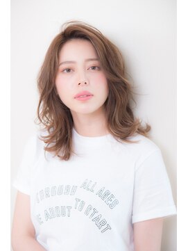 アームスヘアー(ARMS HAIR) スモーキーベージュのヘルシーミディ