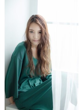 ティファ 栄(Tiffa) 重めスタイルセンターパートベージュバレイヤージュとろみロング