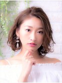 伸ばしかけ小顔ネイビーカラーのマニッシュ美髪フレンチボブ