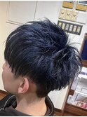 ネイビーカラー×スパイキーショート