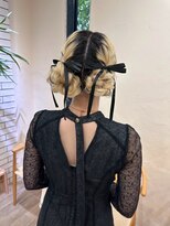 シフト(SHEEFT)&nbsp;うなじスッキリツイン団子アップヘア結婚式 二次会 花嫁 ドレス