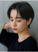 センターパート大人かわいいハンサムショート黒髪