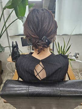 イット(it.) it. YUI 結婚式アレンジ ヘアセット アップスタイル