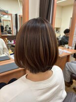 ヒラトヤ 肴町店 丸みショート暖色系カラー襟足ボブカット