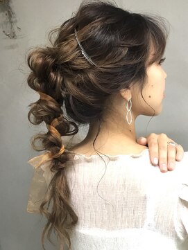 エクー(ECOO) 【 フェミニン編みポニーテール 】