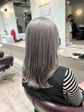 コワファーストナガサキシャンプーボーイ(COIFF1RST NAGASAKI SHAMPOO BOY) 長崎 ホワイトグレージュ