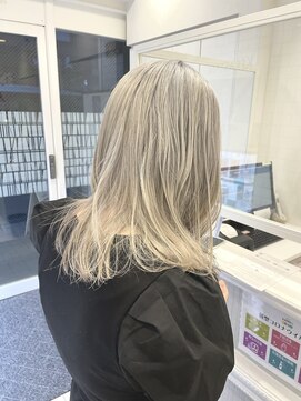 バサ 国分寺店(BASSA) 【ハイトーン】ホワイトシルバー