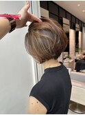 インナーカラーハイライトベージュ白髪ぼかしショートボブ